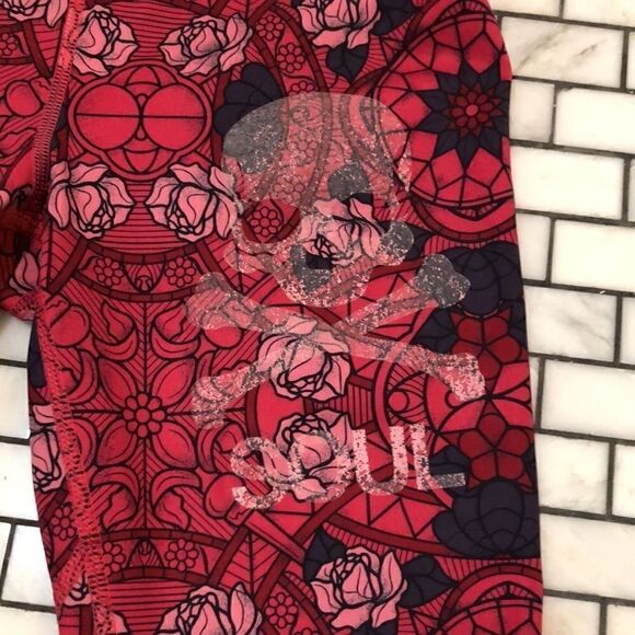 Lululemon x soul cycle pace rival crops rose skull - Picture 2 of 5